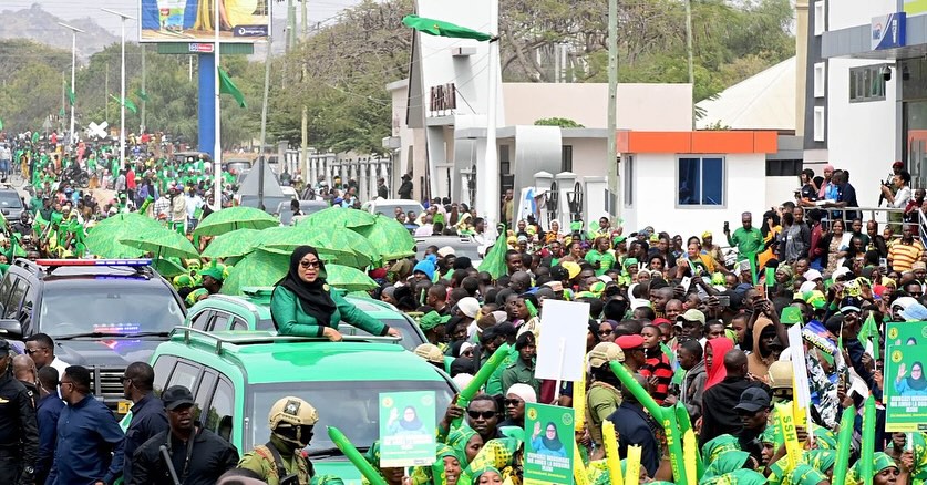 MAELFU WAJITOKEZA KUMSINDIKIZA DKT.SAMIA KUCHUKUA FOMU