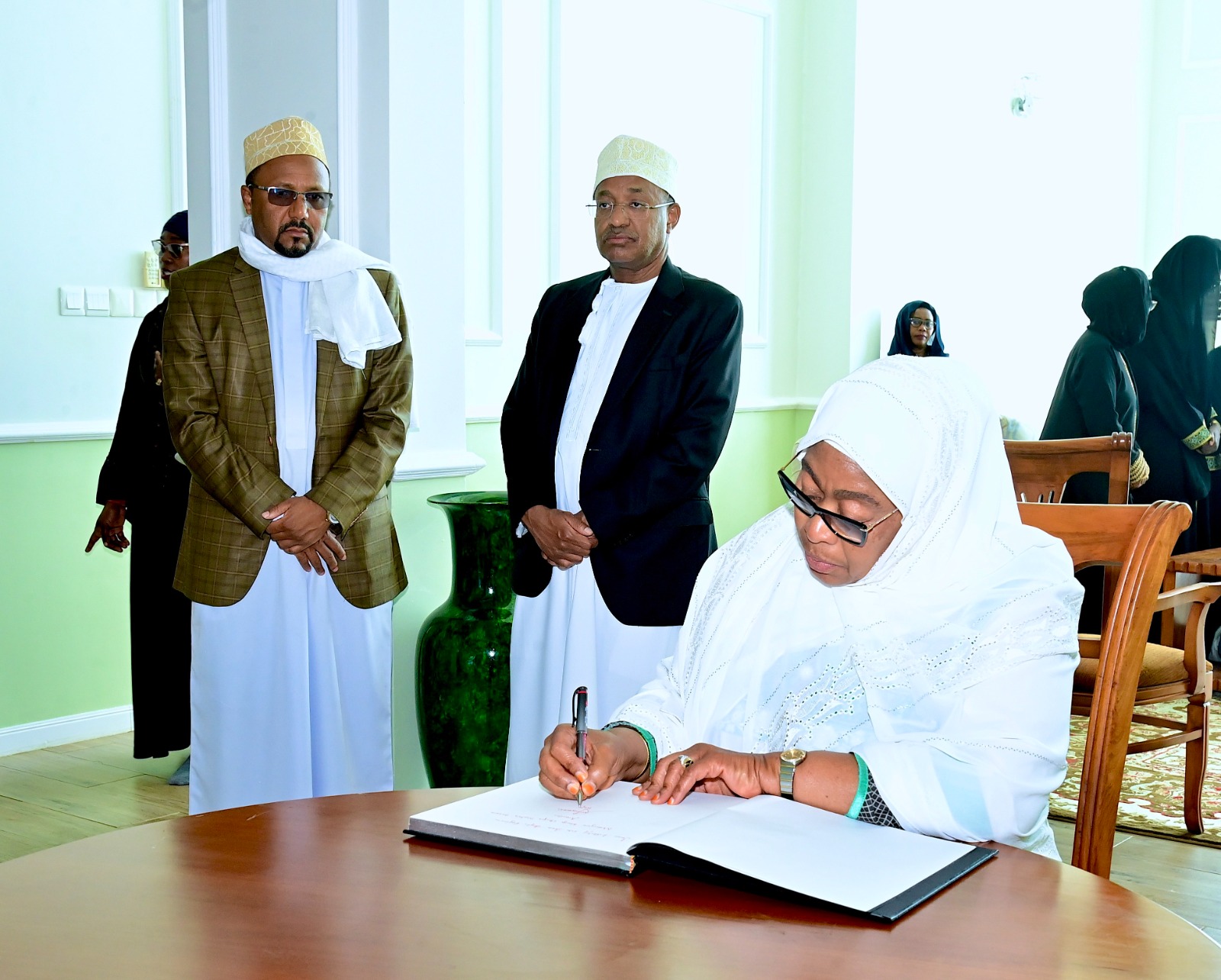 Rais Dkt. Mwinyi Apokea Pole Kufuatia Kifo cha Kaka Yake