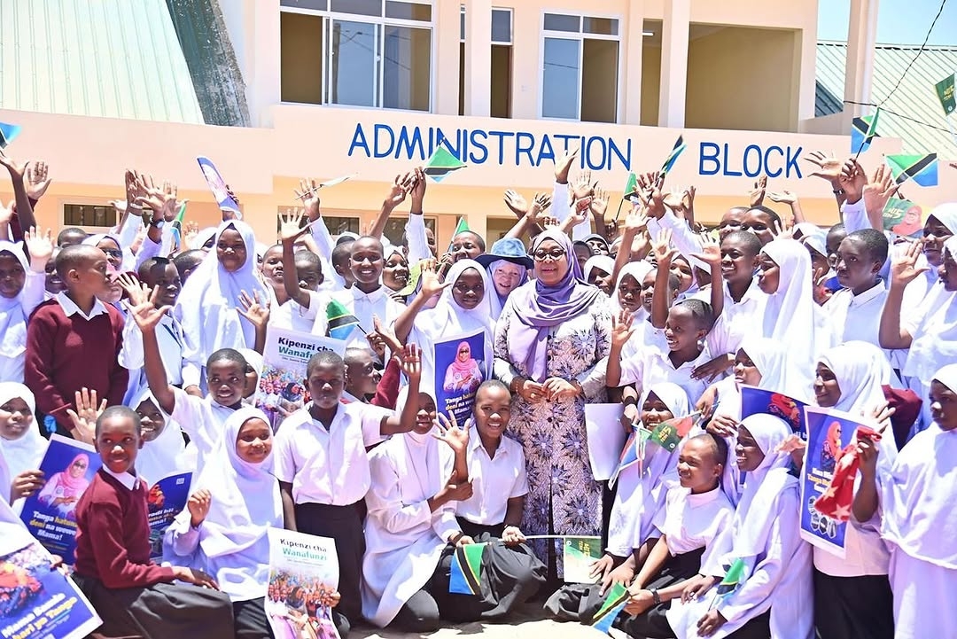 RAIS SAMIA AWATAKIA HERI WANAFUNZI WANAOHITIMU KIDATO CHA NNE