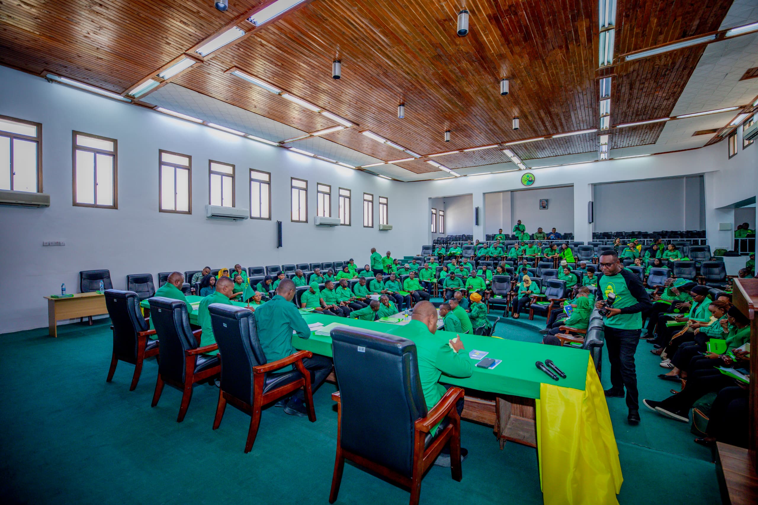 MWENYEKITI WA UVCCM NA MJUMBE WA KAMATI KUU, NDG. MOHAMMED ALI KAWAIDA, AONGOZA KIKAO CHA BARAZA KUU LA UVCCM