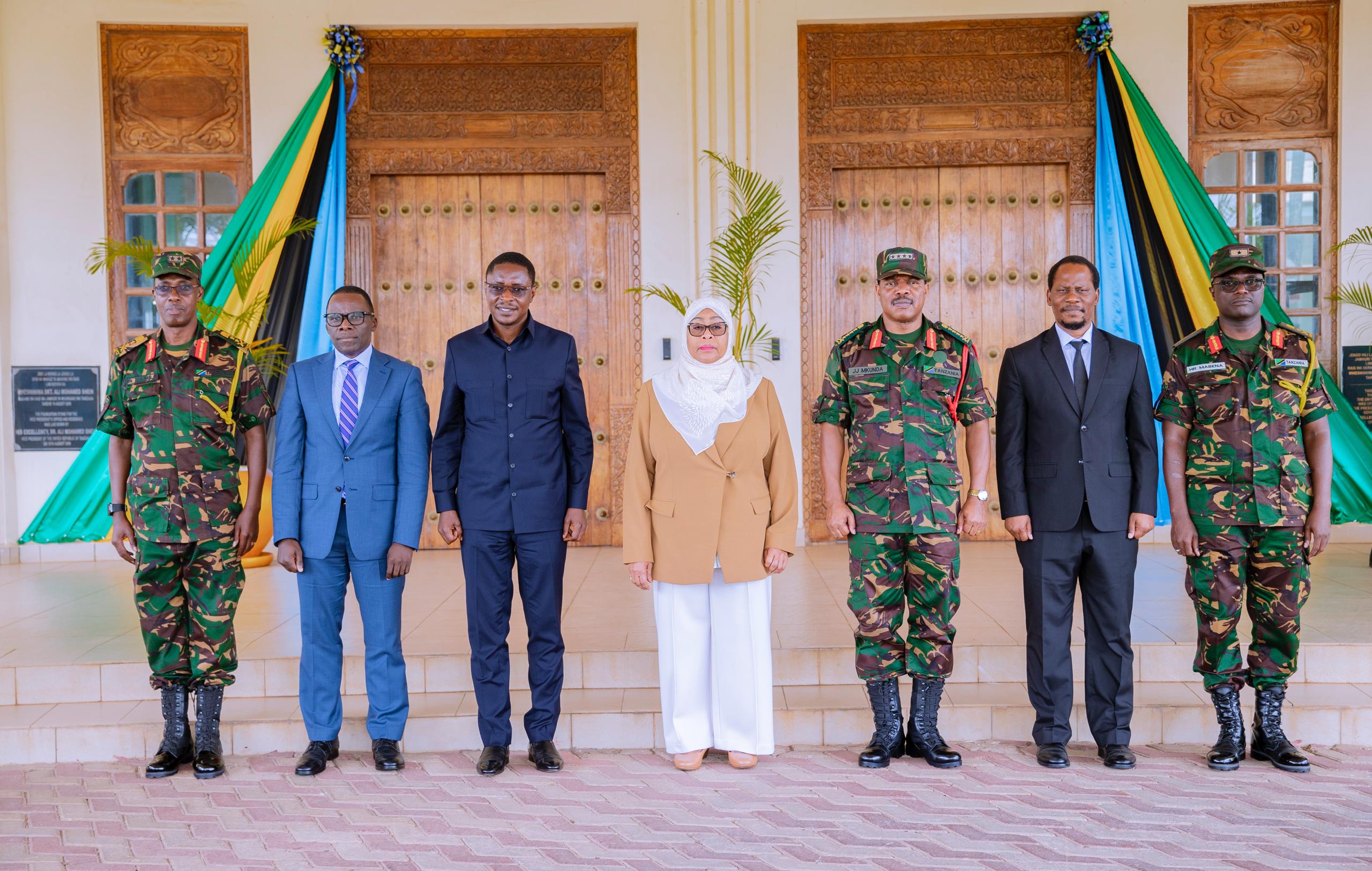 Rais Samia Afanya Mazungumzo na Viongozi wa Wizara ya Ulinzi