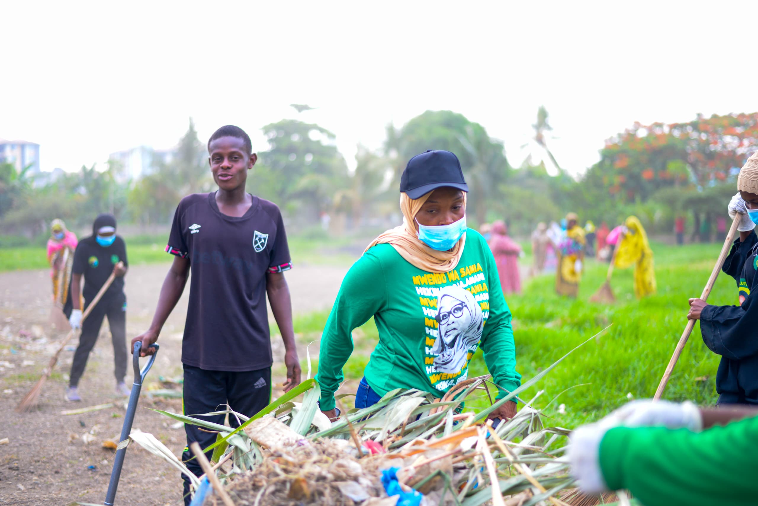 DIWANI LUTFIA AONGOZA WANANCHI KUFANYA USAFI WA MAZINGIRA