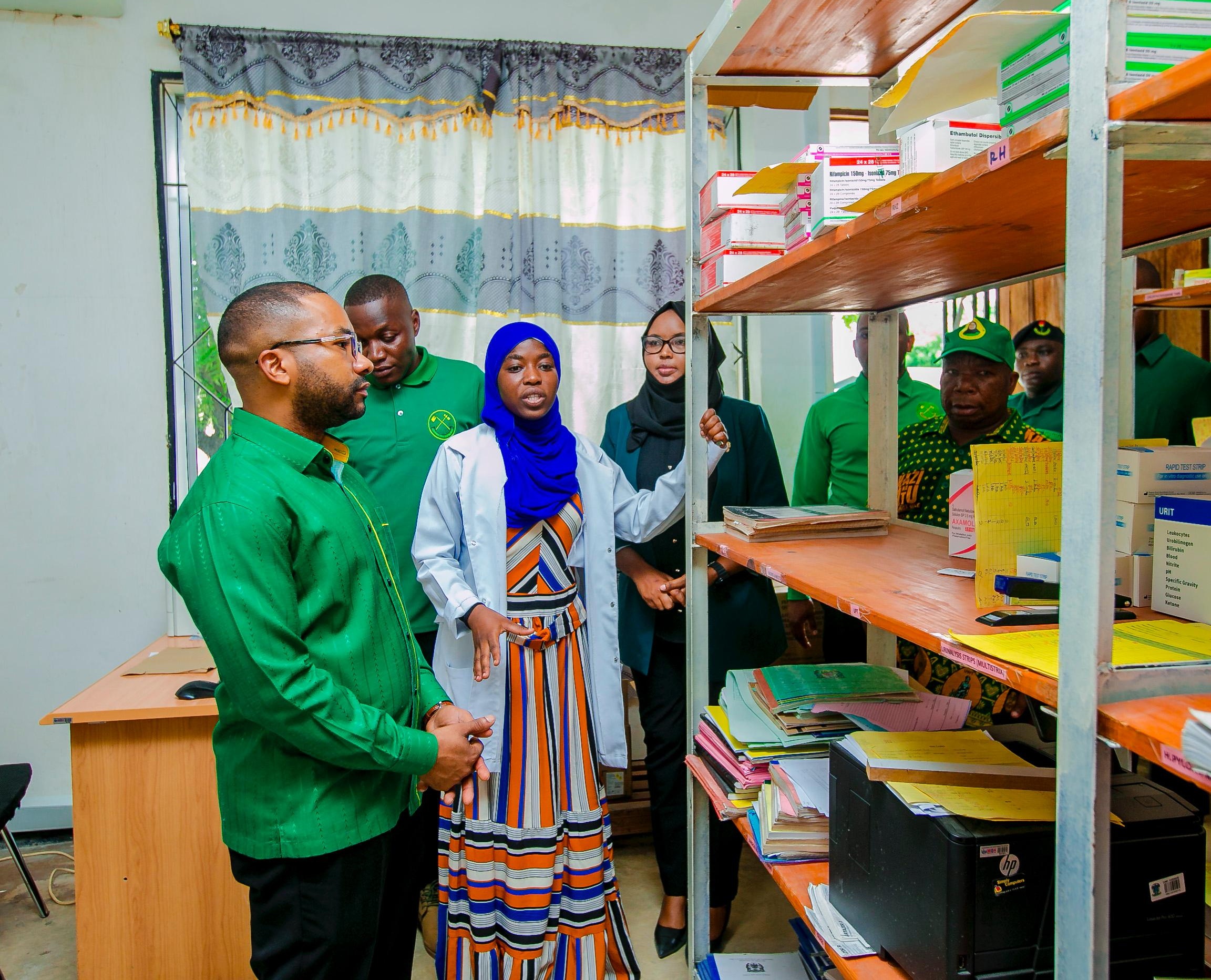 Mhe. Muhsin Ussi Ashiriki Ugawaji wa Vifaa vya Usafi Zahanati ya Kitunda Kuelekea Miaka 49 ya CCM