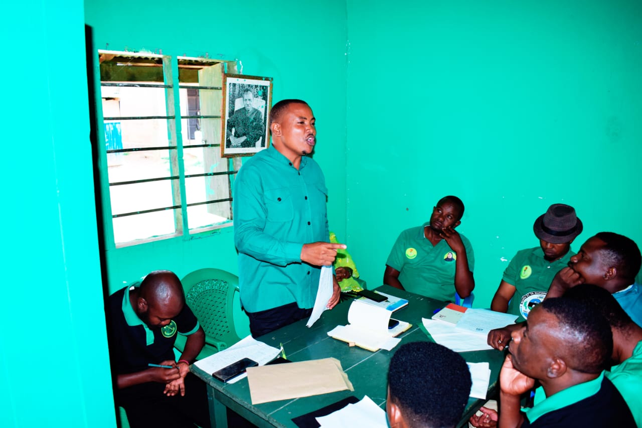 KATIBU UVCCM WILAYA YA KONDOA AFANYA ZIARA KATIKA KATA TATU KUIMARISHA JUMLA YA SHUGHULI ZA VIJANA