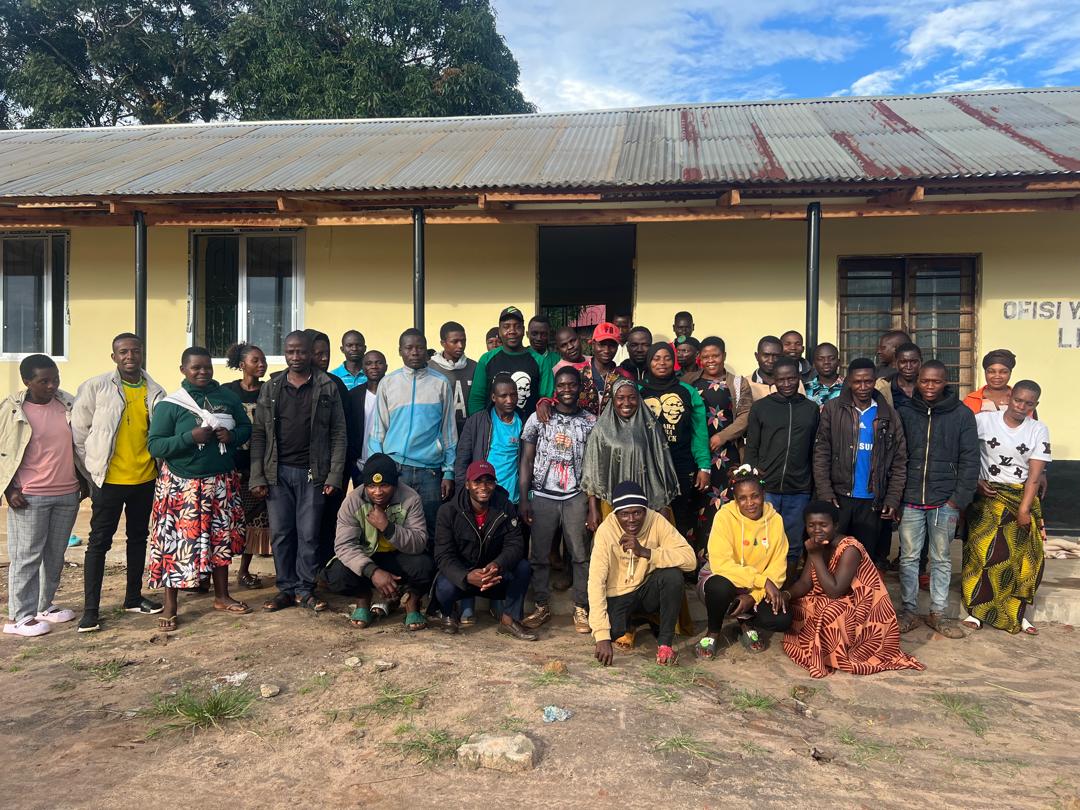 KATIBU UVCCM SONGEA VIJIJINI AFANYA ZIARA YA KIUTENDAJI KUIMARISHA UMOJA WA VIJANA