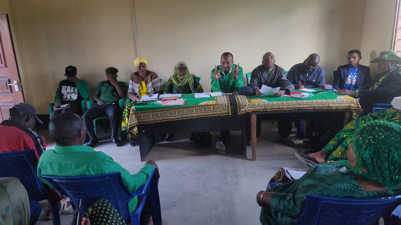 ZIARA YA KATIBU UVCCM WILAYA YA IKUNGI YALETA MAFANIKIO MAKUBWA KATA ZA MKIWA NA ISUNA