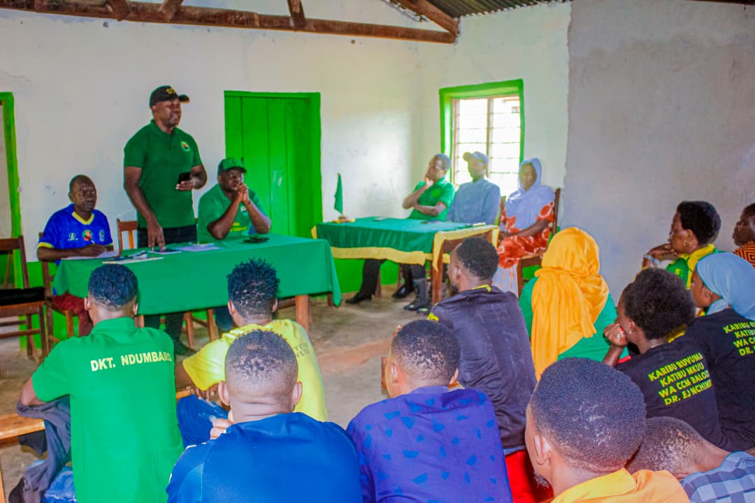 KATIBU UVCCM (W) SONGEA MJINI AENDELEA NA ZIARA YA KITENDAJI KATA ZA MATEKA NA MAJENGO